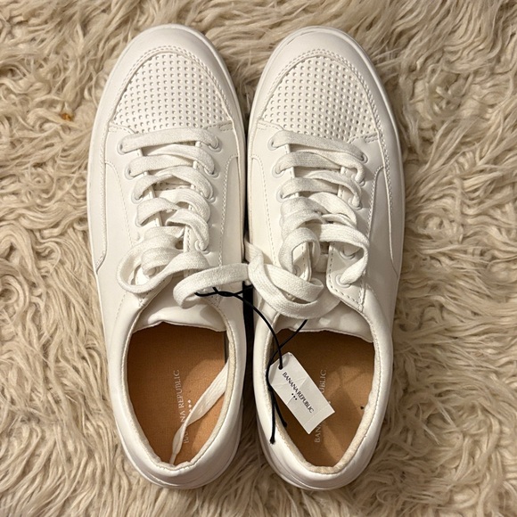 Banana Republic Shoes - Banana Republic Classic White Lace-Up Sneakers sz 10